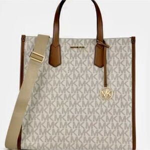 MICHAEL KORS MAPLE/VANILA LARGE TOTE. EXCELLENT CONDITION.